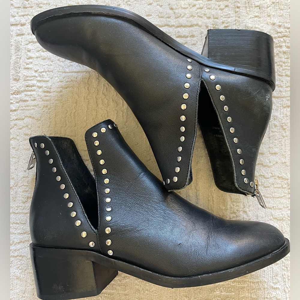 Steve Madden Womens Conspire Ankle Boots Cutout Black Leather Silver Studs 6 W